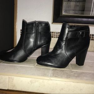 Never worm Liz Claiborne booties
